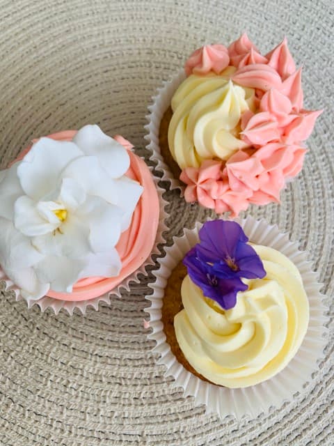 Classic Vanilla Cupcakes