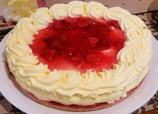 Strawberry Cheesecake Pie from YUM by Maryam
